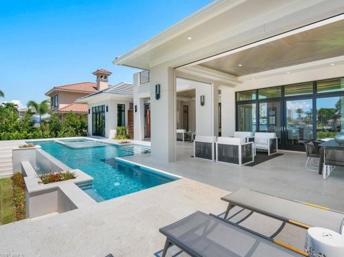 3841 Crayton Rd, Naples FL 34103-3528 exterior