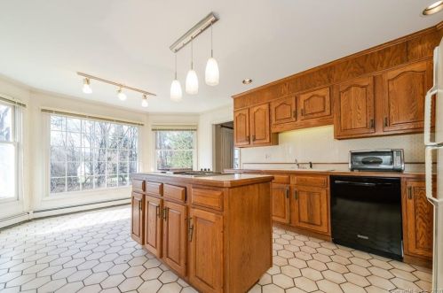 21 Colonial Ln, Ridgefield CT 06877-1921 exterior