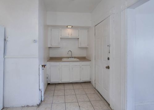 47 Eastern Ave, Worcester MA 01605-2813 exterior