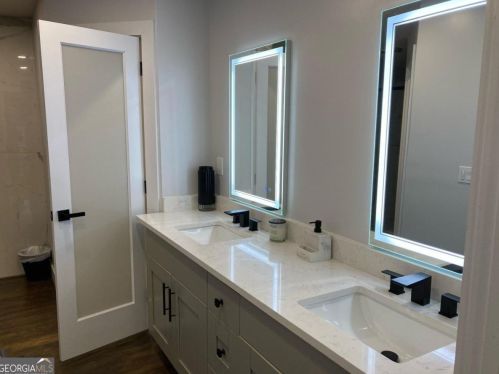 2933 Margaret Mitchell Ct, Atlanta GA 30327-1614 exterior