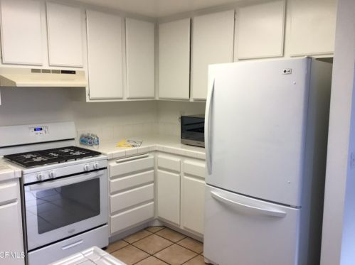 2166 Blackberry Cir, Oxnard, CA 93036-9064