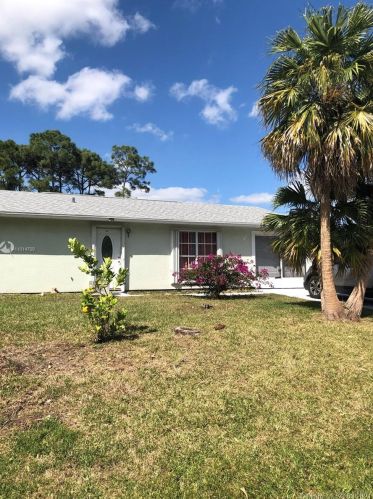 1017 Mantilla Ave, Fort Pierce, FL 34953-3421