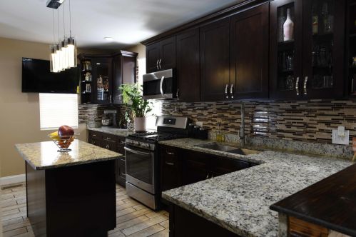 304 107th St, Chicago IL 60655-1709 exterior