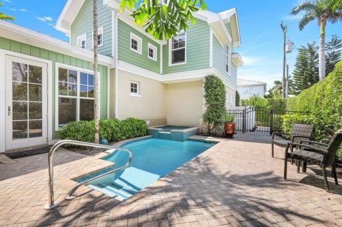 331 3 Ave, Naples FL 34117-3027 exterior