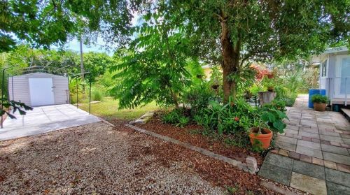 167 7 St, Naples FL 34102-6017 exterior