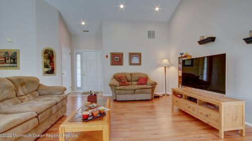 45 Pagoda Ln, East Freehold NJ 07728-4164 exterior