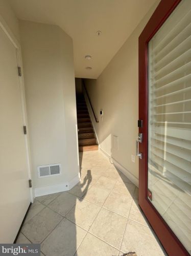 918 Pete Jones Way, Alexandria VA  22314-2553 exterior