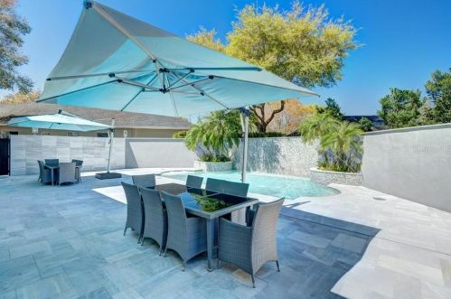 2819 Safe Hbr Dr, Tampa FL 33618-4538 exterior