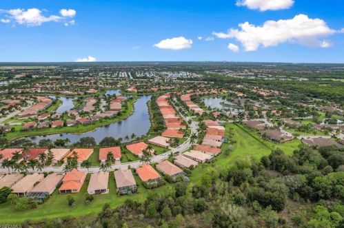 14393 Manchester Dr, Naples FL 34114-8657 exterior