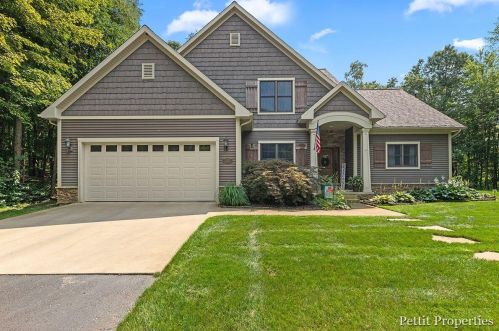 1823 Starr View Ln, Middlevle, MI 49333-8066