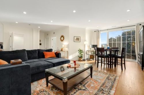 5300 Lincoln Ave, Chicago, IL 60625-3985