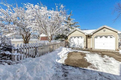 33 Ketewamoke Ave, Babylon NY 11702-1906 exterior