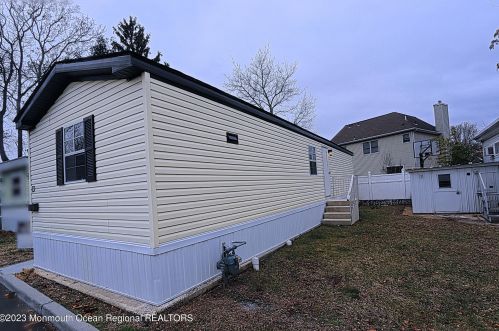 13 Monique Cir, Hazlet, NJ 07730-1543