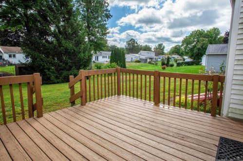 5 Litchfield Dr, Enfield CT 06082-5807 exterior