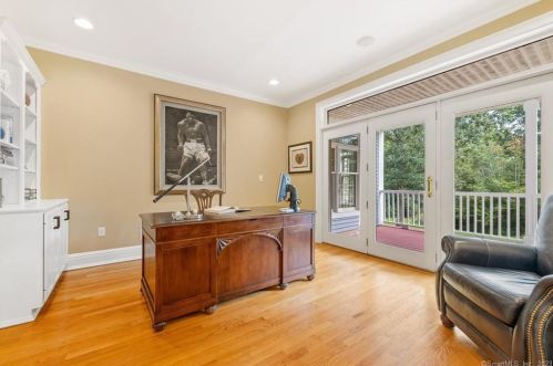 2 Farmington Rdg Dr, Farmington CT 06032-2456 exterior