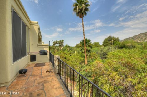 5135 Calle Brillante, Tucson AZ 85718-1800 exterior