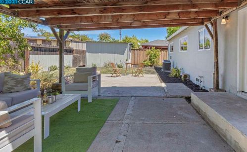 1325 Linden Dr, Concord CA  94520-4017 exterior