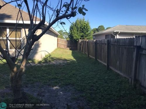 570 Ryder Rd, Fort Pierce FL 34953-6003 exterior