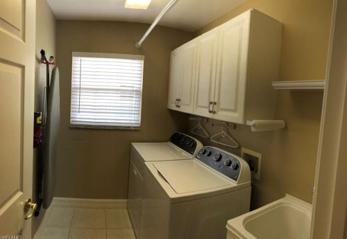 1265 Barrigona Ct, Naples FL 34119-3340 exterior