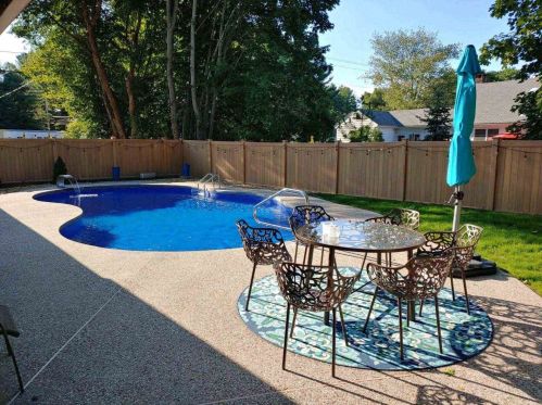 214 Dover Point Rd, Dover NH 03820-4635 exterior