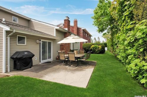 741 Park Ct, Valley Stream NY 11581-3507 exterior