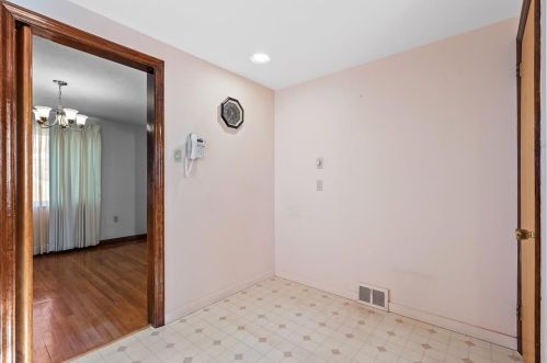 425 Overbrook Blvd, Pittsburgh PA 15210-4405 exterior