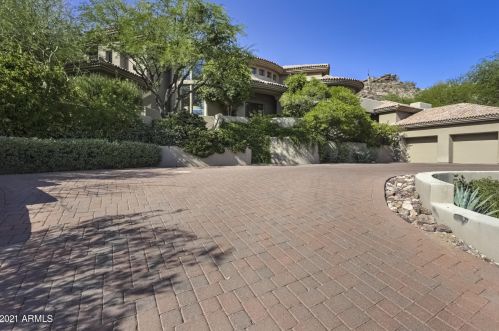 13841 Canyon Dr, Phoenix, AZ 85048-9086