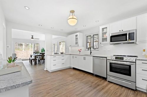 2326 Lesnett Rd, Pittsburgh, PA 15241-3218