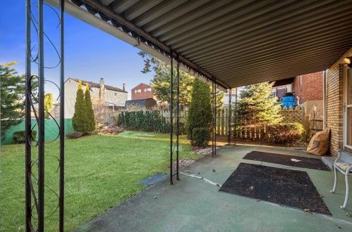 4125 Gladstone St, Pittsburgh PA 15207-1423 exterior