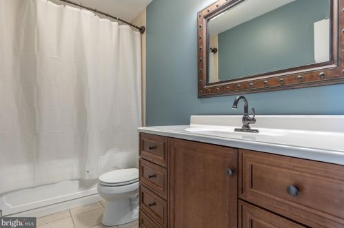 136 Dunsinane Dr, New Castle DE 19720-2323 exterior