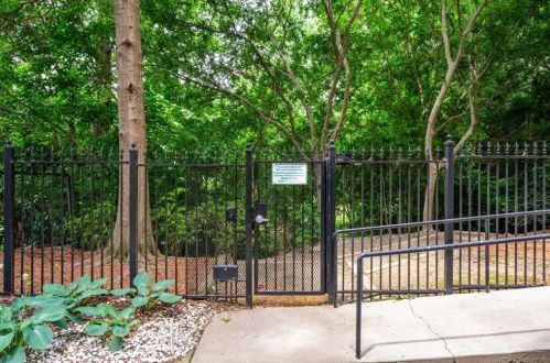 560 Dutch Valley Rd, Atlanta GA 30324-5304 exterior