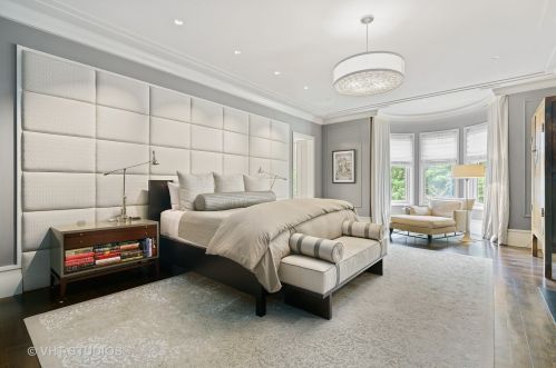 1449 Astor St, Chicago IL 60610-1608 exterior