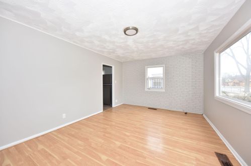 4612 45th St, Milwaukee, WI 53220-4102