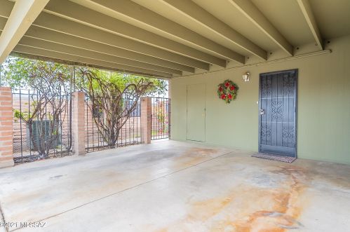 9460 Lurlene Dr, Tucson, AZ 85730-2140