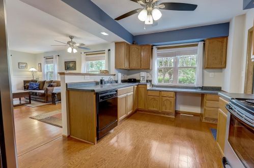 10508 Lincoln Ave, Milwaukee WI 53227-1204 exterior