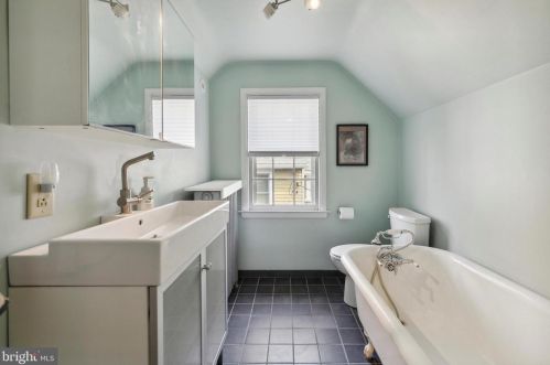 2924 Berkley Rd, Ardmore PA 19003-1805 exterior