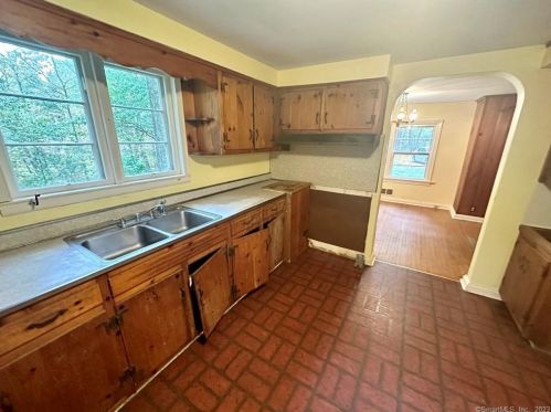 19 Kulas Ter, Seymour CT 06483-2715 exterior