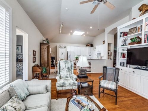 7123 Elm Creek Ln, Dallas TX  75252-2770 exterior