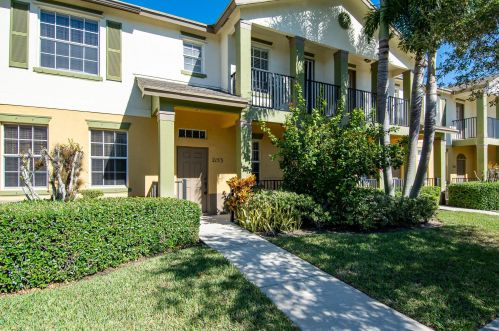 2153 Grand Dr, Fort Pierce, FL 34952-8052