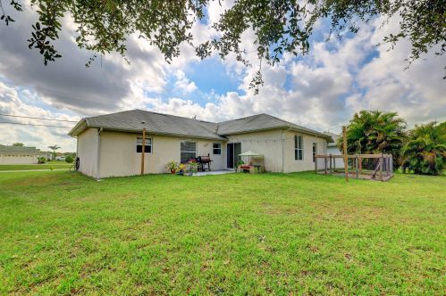 5406 Emblem St, Fort Pierce FL 34983-1448 exterior