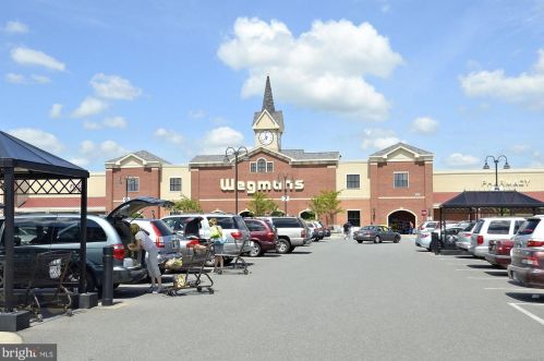 803 Catoctin Cir, Leesburg VA 20176-4951 exterior