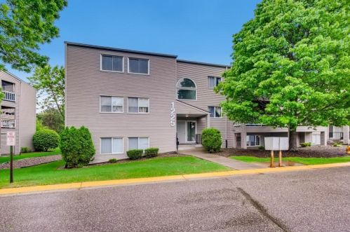 1225 Ferndale St, Saint Paul MN  55119-7161 exterior