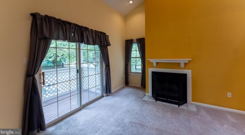 306 Foxcroft Cir, Limerick PA 19468-1538 exterior