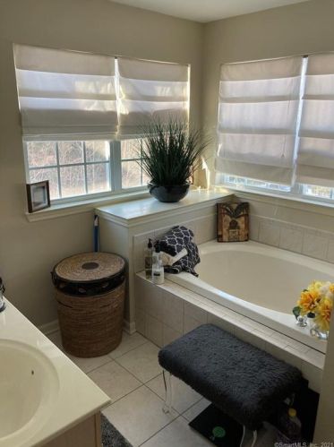 425 Hillandale Blvd, Torrington CT 06790-2665 exterior