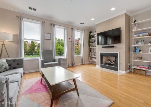 1009 Kingsbury St, Chicago IL 60610-3772 exterior