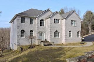 4024 Manor Dr, Stroudsburg, PA 18360-9413