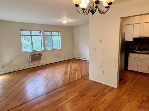 3 Ruth Ct, Middletown NY 10940-5328 exterior