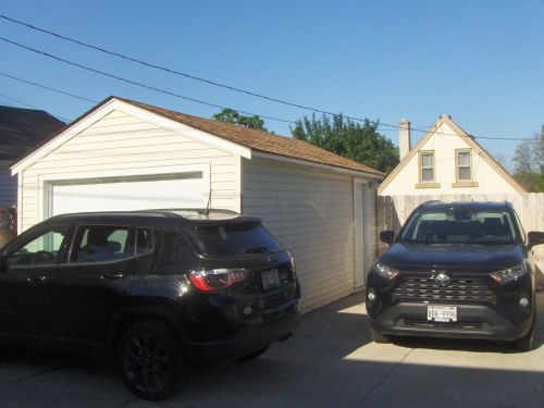 801 56, Milwaukee WI 53214-3325 exterior