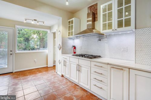 309 K St, Washington DC  20003-3452 exterior