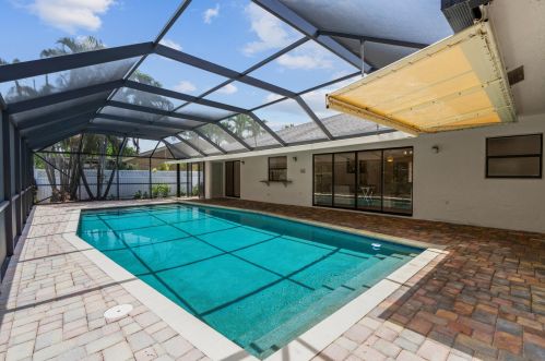 17320 Lake Park Rd, Boca Raton FL 33487-1166 exterior